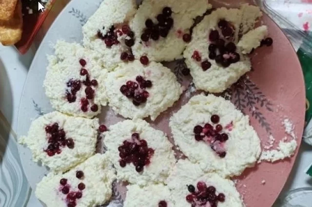 Сибирское мороженое с брусникой.