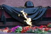 Еще одна традиционная мемориальная акция — «Вахта памяти. Вечный огонь» в предрассветные часы 22 июня прошла у Могилы Неизвестного Солдата в Александровском саду.
