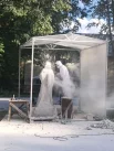 10 скульпторов из России и других стран в режиме реального времени создают уникальные произведения искусства из белого камня. 