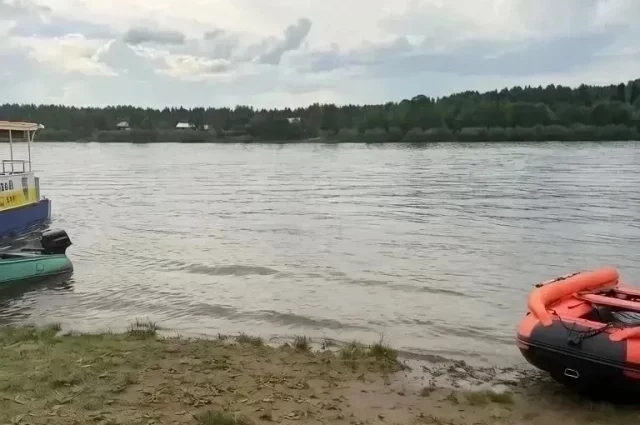 Три человека едва не утонули во время сплава по реке Вишере.