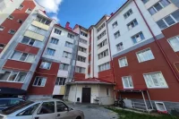 За 3 миллиона рублей в Белоярском можно купить небольшую «трешку». 
