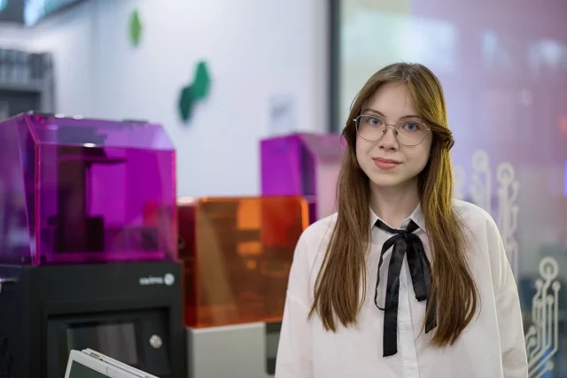 Екатерина Малкова свои заслуженные сотни баллов получила по профильной математике, химии, русскому языку и физике.