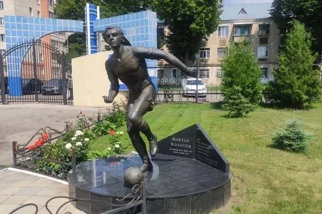 Памятник Виктору Колотову в Зеленодольске. 