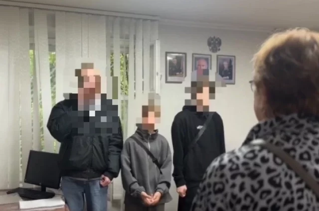 Подростки извинились перед пожилой женщиной, над которой издевались на камеру. 