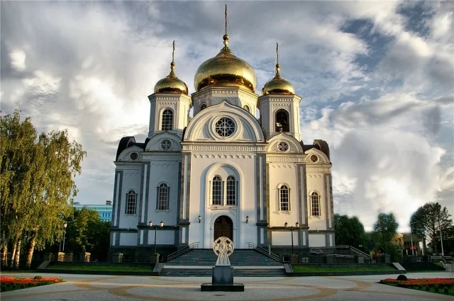 В регионе насчитываются сотни сакральных мест – от величественных кафедральных соборов до скромных станичных храмов и древних часовен.