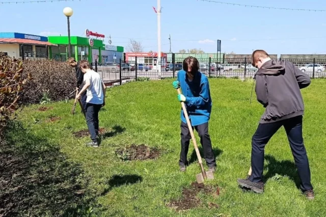 Чаще всего несовершеннолетних берут на работу, не требующую квалификации.