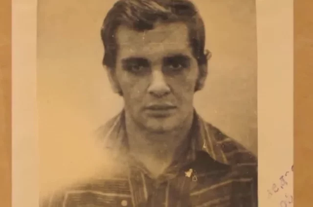 Владимир Зарубин выдавал себя за капитана дальнего плавания. Для своего образа он выбрал звучное имя Ричард.