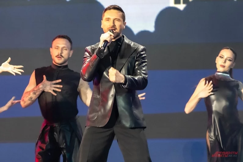 Сергей Лазарев подарил выпускникам зажигательное Выступление добавило праздничной ночи максимальной энергии и драйва.