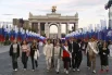 Празднично украшенная выставка встретила выпускников флагами и инсталляциями. Пройдя сквозь главный вход, нарядные одиннадцатиклассники со всей Москвы заполняли центральные площади ВДНХ.