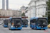 Открывали колонну в этом году электробусы. Этот вид пассажирского транспорта запущен в Москве в 2018 году и успел полюбиться горожанам за тишину в салоне и маневренность.
