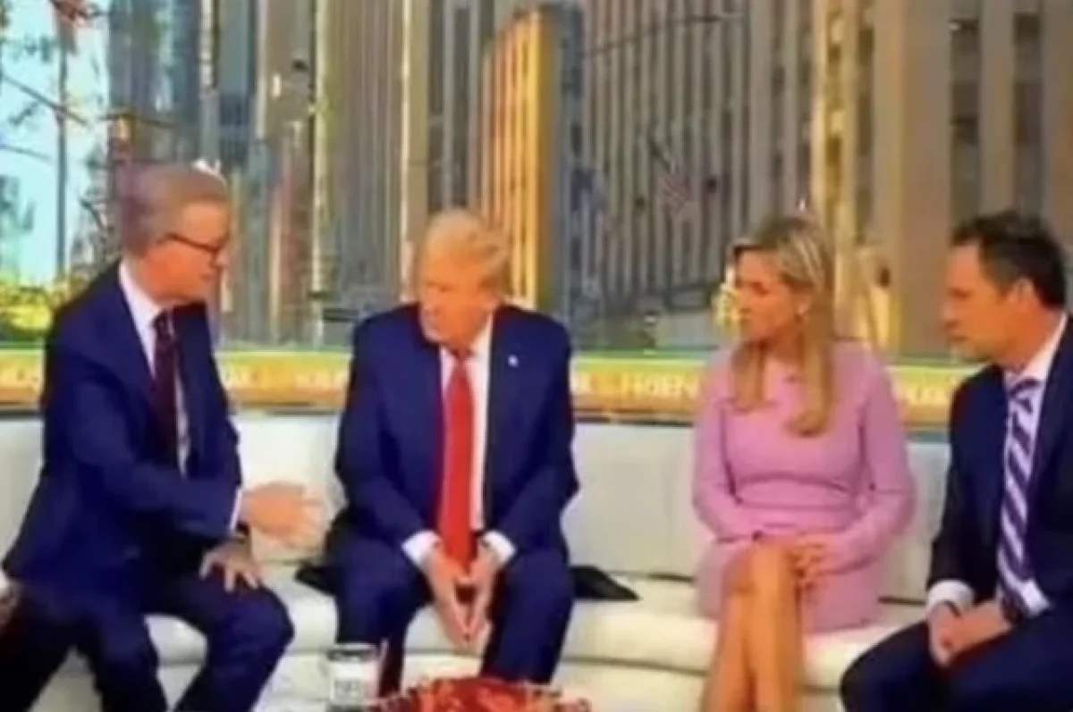 Зрителей Fox News озадачила странная деталь во время эфира с Трампом