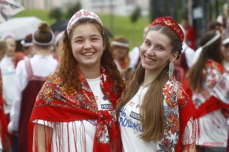 Главным событием Дня молодежи в 2026 году в Москве стал фестиваль в парке «Ходынское поле». Он проходит в течение двух дней 27 и 28 июня. 