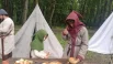 Реконструкторы стараются воспроизводить все тонкости костюмов максимально достоверно.