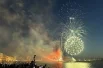 Салют на «Алых парусах» был по-настоящему сказочным: разноцветные залпы взлетали над Невой, отражаясь в тёмной воде, а в воздухе рассыпались золотыми каскадами, искрящимися хризантемами и яркими звёздами.