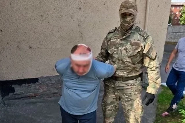 Момент задержания подозреваемого в убийстве девочки