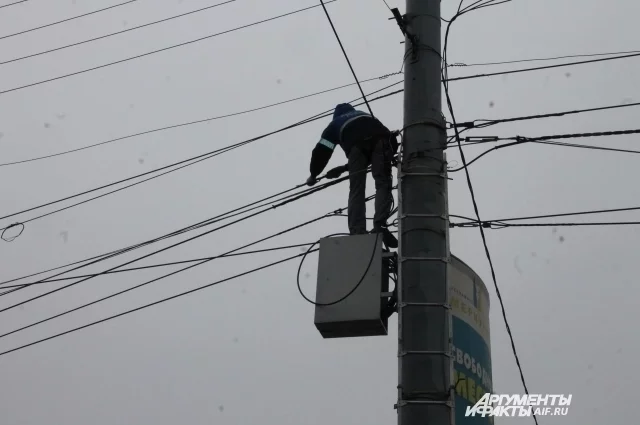 По данным центра занятости, наибольший спрос наблюдается на монтажников, арматурщиков, бетонщиков, электрогазосварщиков и водителей.