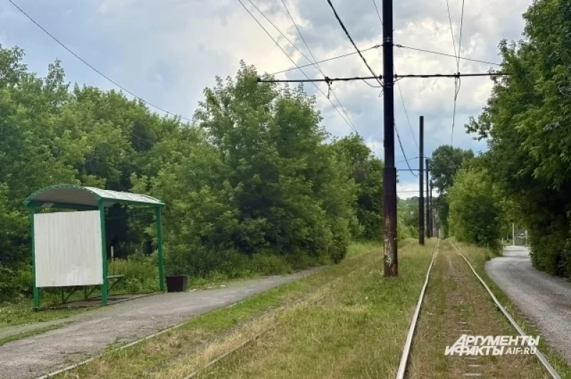 На остановке к девочке, как говорят местные, привязался непонятный тип в черном.