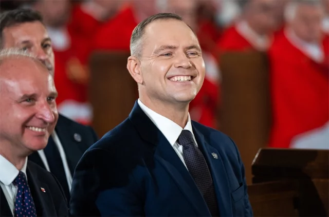 В Польше резко вырос уровень популярности президента Кароля Навроцкого.