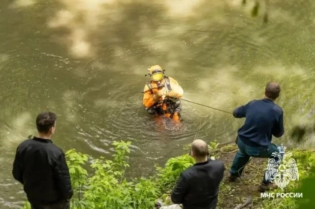 К поиску утопленников подключают профессиональных водолазов. Будем надеяться, что в оставшиеся два летних месяца у них будет мало работы.