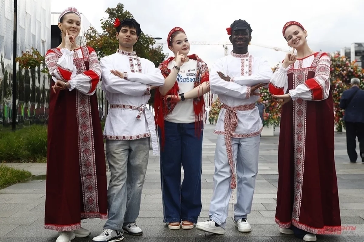 Единство и поддержка. В Москве открылся фестиваль «День молодежи»