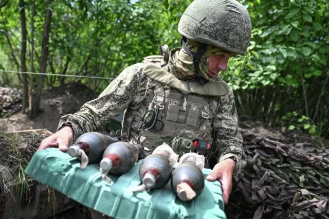 Боевая подготовка расчетов 82-мм миномета группировки войск «Центр» на днепропетровском направлении СВО.