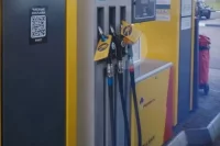Чиновники уверяют, что дефицита топлива нет.