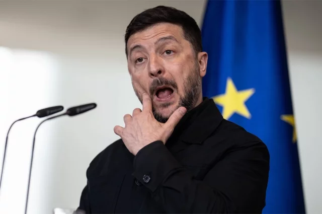 Зеленский заявил, что никто не будет указывать украинцам, каких героев чтить.