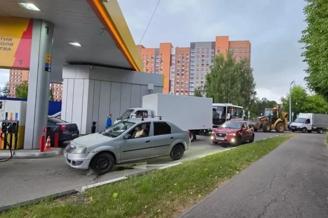 Власти обещают: к августу текущего года проблема с топливом утратит свою остроту.