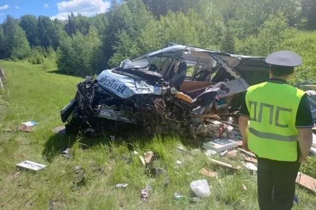 От автомобилей практически ничего не осталось.