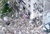 В различных районах города российские бойцы демонстрируют государственный флаг РФ.