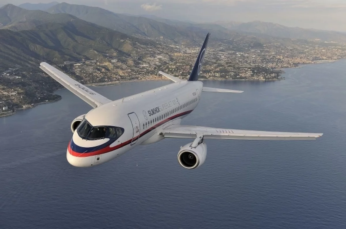 Летевший из Турции в РФ Sukhoi Superjet подал сигнал бедствия