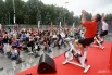 На территории «Лужников» работал большой экстрим-парк. Гости наблюдали трюковые шоу, а также могли попробовать свои силы в других динамичных спортивных испытаниях.