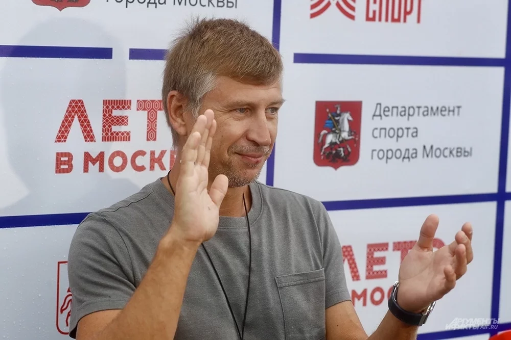 Особой частью праздника стали встречи со звездами спорта. В «Лужниках» гостей ждали Матвей Сафонов, Андрей Аршавин, Евгений Плющенко, Анна Щербакова и, конечно же, Алексей Ягудин.