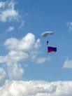 Прыжок с парашютом на точность приземления. 