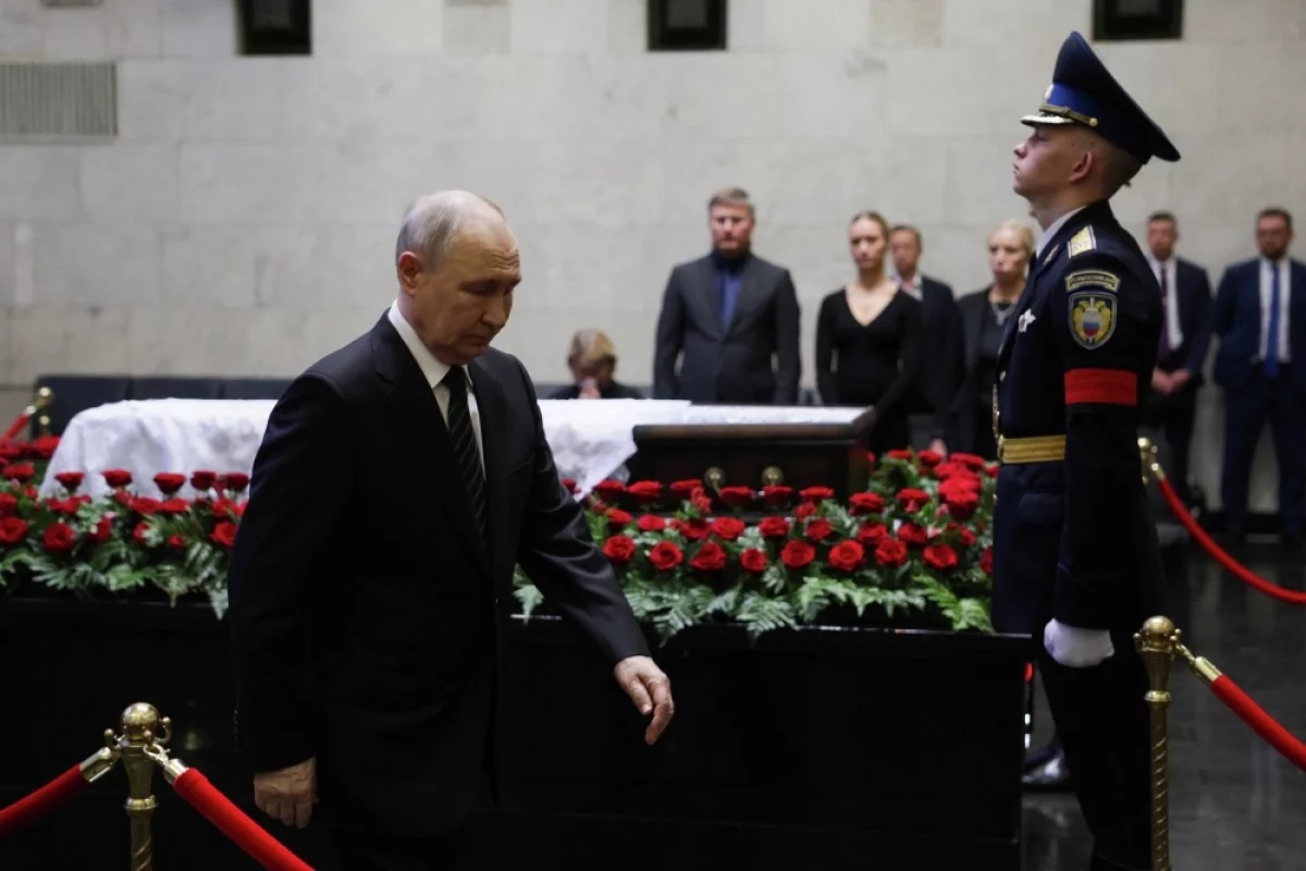 Песков: Путин и Иванов были больше, чем сослуживцами