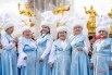 Участницы кыргызского коллектива «Река» выступили в колоритных национальных костюмах.