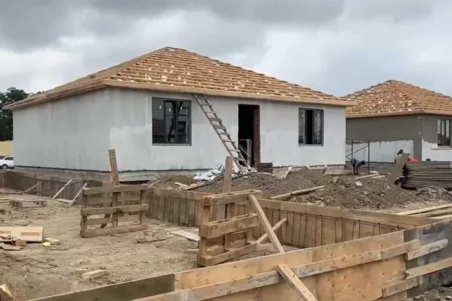 Дома для переселенцев в Мамедкале будут готовы в августе.