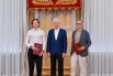 Два автора проекта многофункционального высотного комплекса в «Москва-Сити» Олег Богдан и Дмитрий Сухов получили награду из рук мэра Москвы за победу в номинации «Высотные жилые дома».