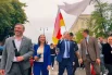 Представители огранов власти присоединились к шествию.