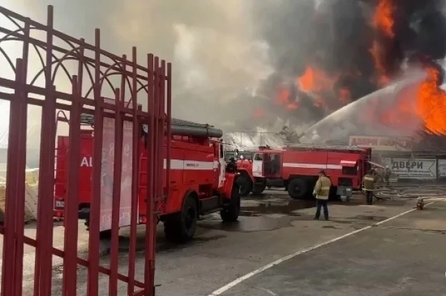 Фото с пожара в ТЦ «Три кита» в Ижевске