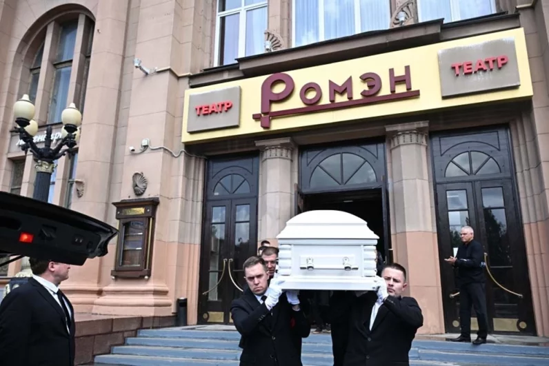 Церемония прощания с народной артисткой РФ Екатериной Жемчужной в театре «Ромэн» в Москве.