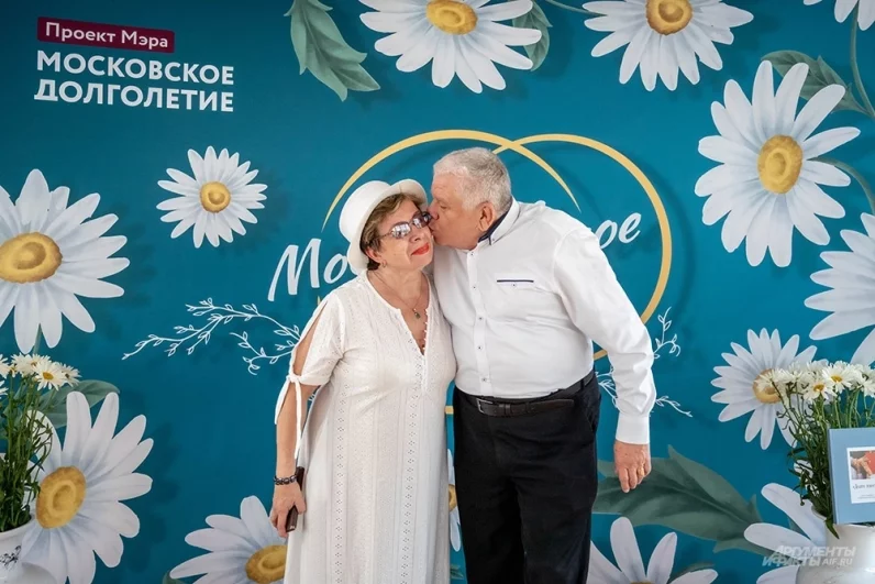 Удивительные истории московских пар призваны вдохновить всех, кто строит семью сегодня или только мечтает встретить своего человека.
