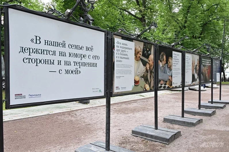 О своем участии в фотовыставке супруги Мелконян узнали случайно: их дочь втайне от родителей отправила заявку на конкурс. Известие о том, что среди сотен претендентов огромного города именно их пара вошла в число 12 главных героев выставки, стало для Олега и Людмилы неожиданным, но безумно приятным сюрпризом.