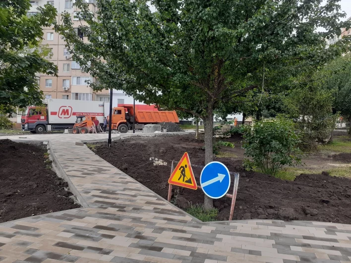 В Есенинском сквере уложат бюолее 1,5 тысяч кв.м тротуарной плитки.