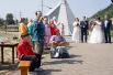 В Археопарке хранители традиций народов ханты и манси провели будущим супругам обряд очищения и благословили на долгую и счастливую жизнь.
