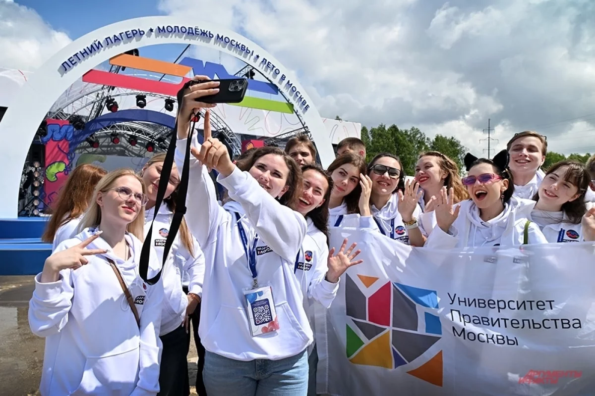 Пели с IOWA. В Москве стартовала смена летнего лагеря «Молодежь Москвы»