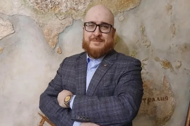 Антон Асташкин считает, либо ты облегчаешь свою жизнь и деградируешь, либо увеличиваешь свою эффективность и развиваешься.