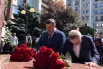 К монументу возложили цветы.