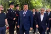 На митинг пришли врио главы республики Фёдор Щукин и отец героя Нурбаганд Нурбагандов.