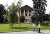 На главной выставке страны полностью завершились художественные работы в павильоне № 518 (кафе «Лето»). Уникальному зданию бывшей «Чайной» возвращена историческая функция. Сейчас здесь настраивают инженерные системы и готовят документы для открытия.